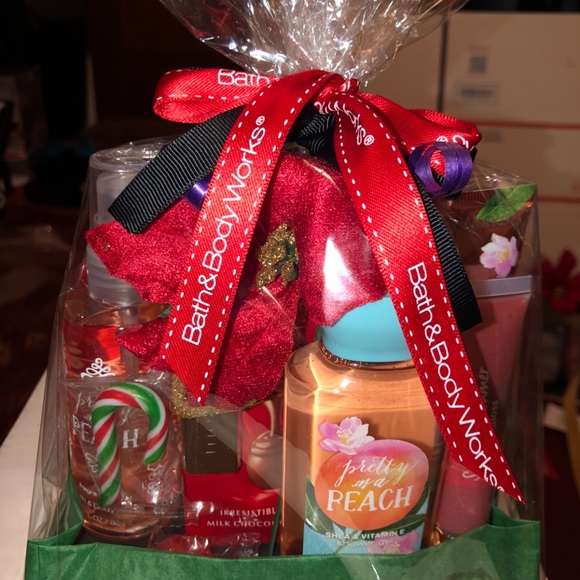 Bath and Body Works BBW Small Valentines Holiday Gift Set Basket ✨ - Picture 3 of 4